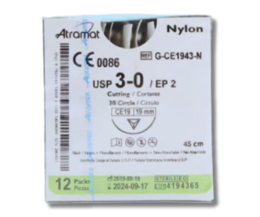 Sutura Nylon 3-0, Aguja 3/8 círculo cortante 19 mm, Hebra 45 cm, Marca Atramat, Caja con 12 piezas