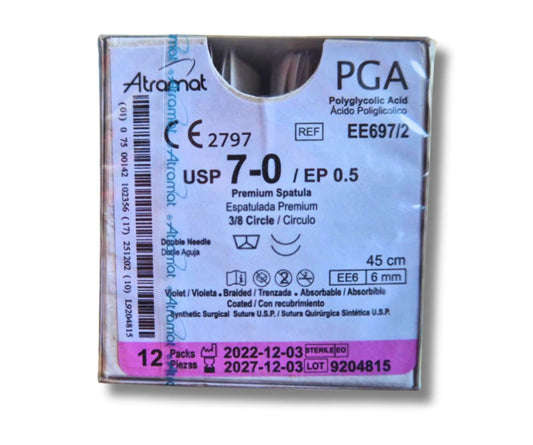 Sutura Ácido Poliglicólico 7-0, Aguja 3/8 círculo espatulada doble armado 6 mm, Hebra 45 cm, Marca Atramat, Caja con 12 piezas