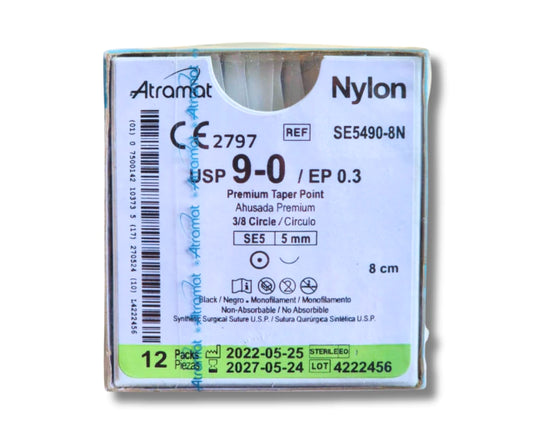 Sutura Nylon 9-0, Aguja 3/8 círculo ahusada 5 mm, Hebra 8 cm, Marca Atramat, Caja con 12 piezas